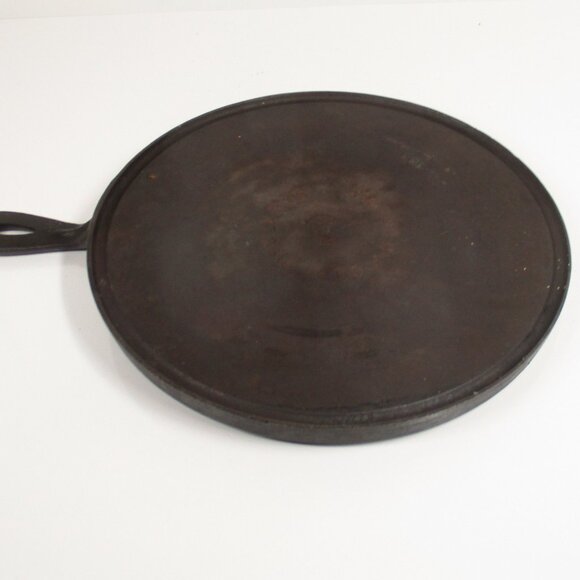 Vintage McClary’s #9 Cast Iron Round Griddle Skillet it measures11 Inches in Dia - Picture 6 of 8